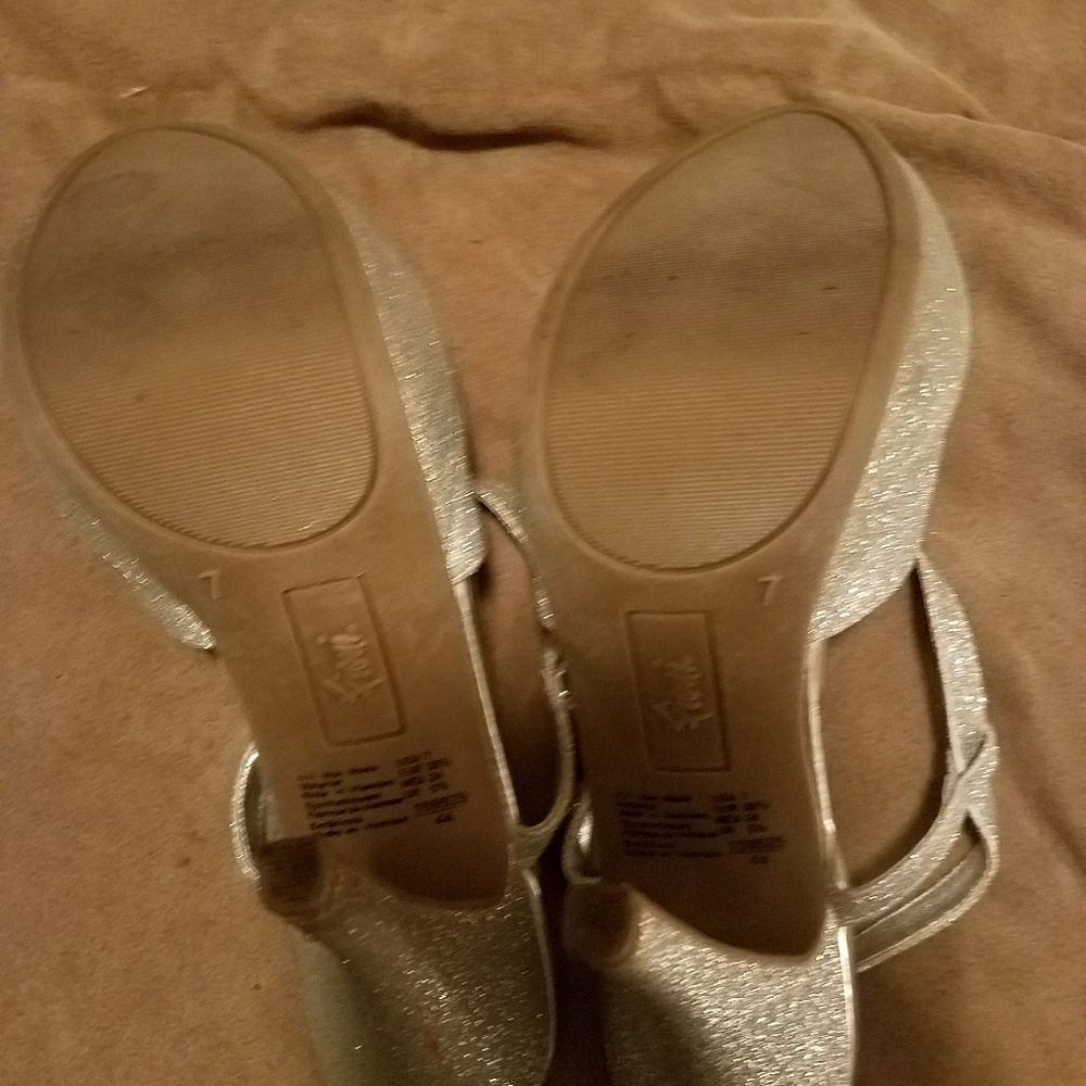 Silver shoes - Picture 4 of 4